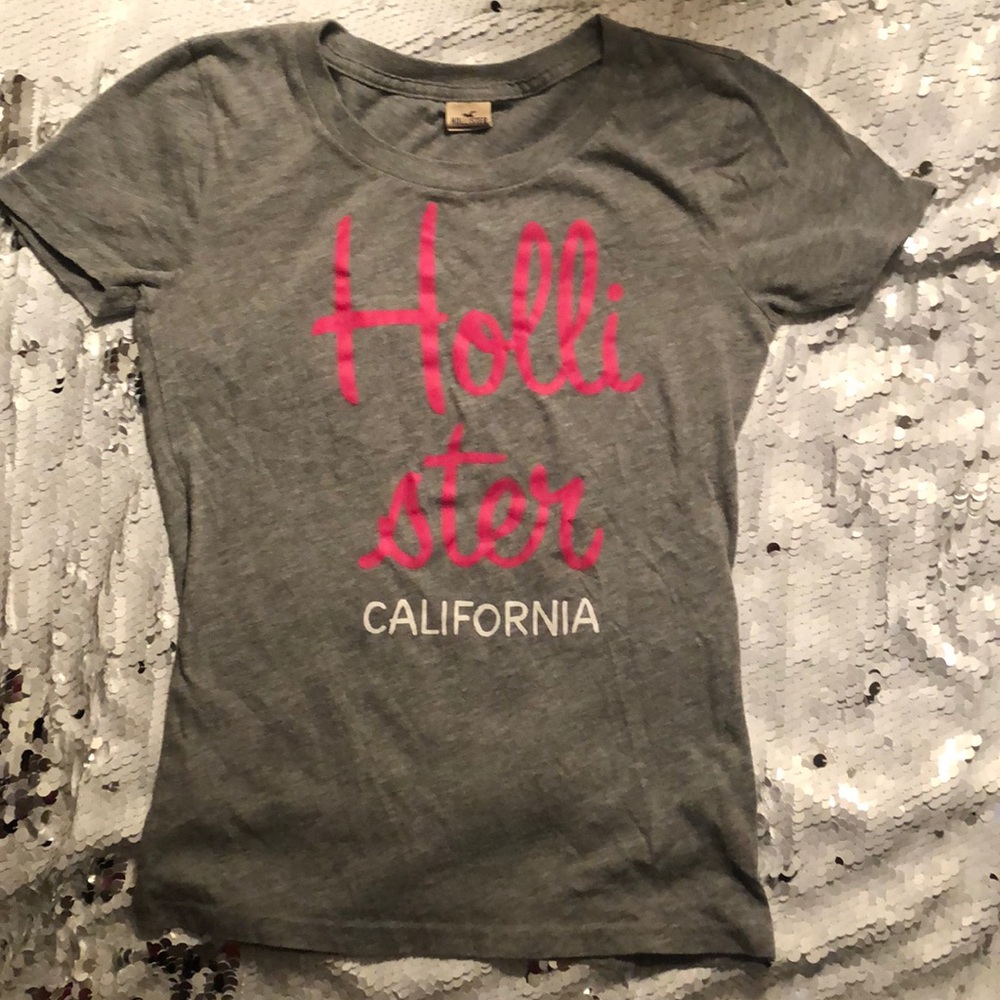 HOLLISTER WOMENS TSHIRT SIZE MEDIUM